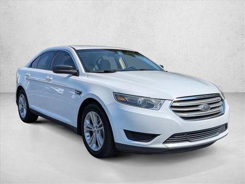 Used 2017 Ford Taurus SE FWD image 4