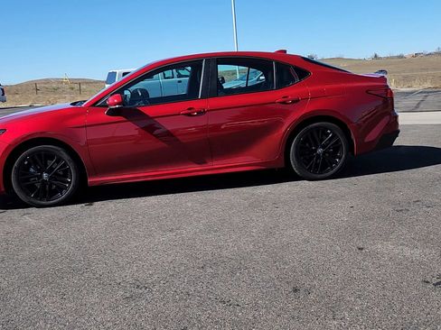 Used 2025 Toyota Camry SE w/ Convenience Package image 2