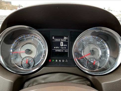 Used 2014 Chrysler Town & Country Touring image 20