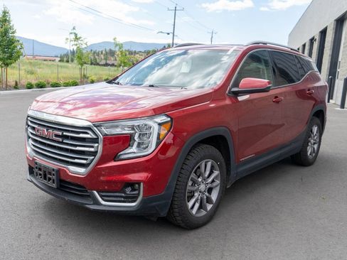 Used 2024 GMC Terrain SLT AWD/4WD image 3