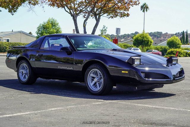 Used 1992 Pontiac Firebird Formula RWD image 12