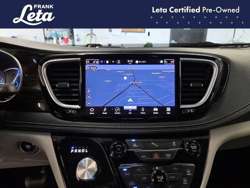 Used 2023 Chrysler Pacifica Limited FWD image 10