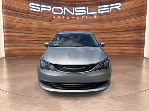 Used 2020 Chrysler Voyager Lxi FWD image 10