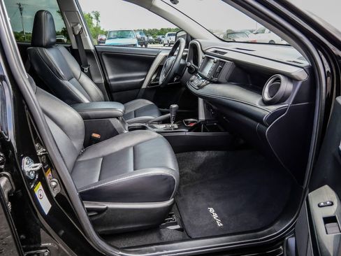 Used 2018 Toyota RAV4 Limited FWD image 16
