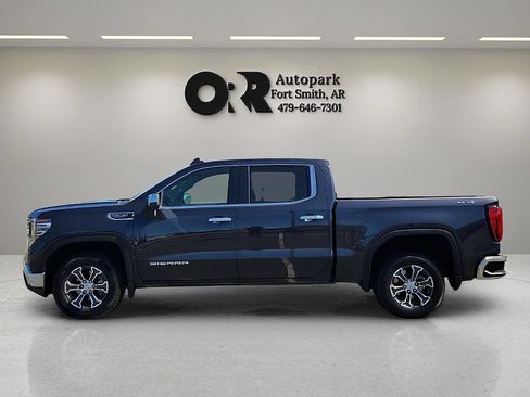 Used 2025 GMC Sierra 1500 SLT AWD/4WD image 3