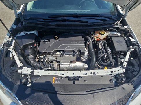 Used 2018 Chevrolet Cruze LS FWD image 28