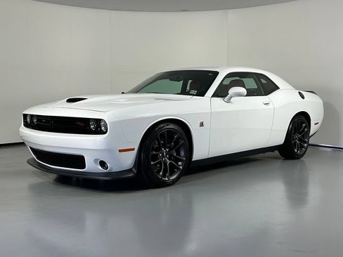 Used 2021 Dodge Challenger R/T Scat Pack RWD image 3