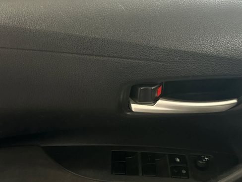 Used 2021 Toyota Corolla LE FWD image 15