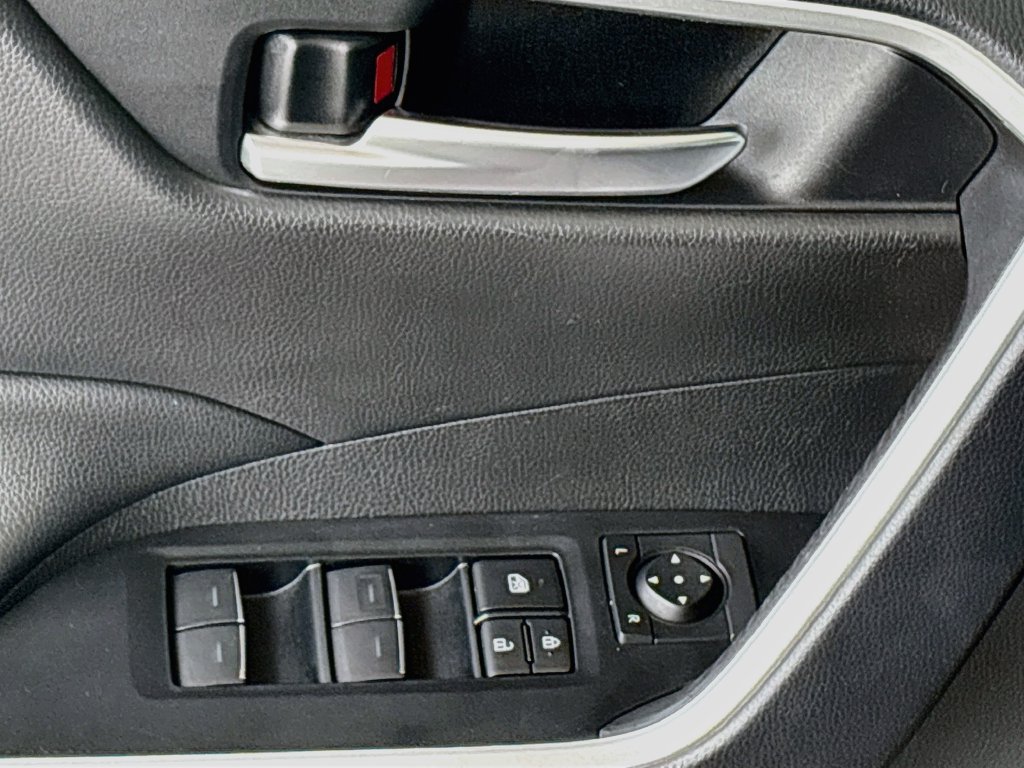 Certified 2025 Toyota RAV4 XLE FWD image 22