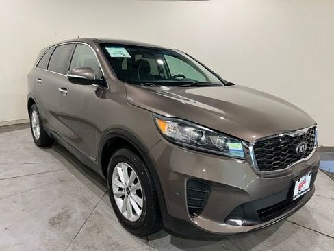 Used 2019 Kia Sorento AWD image 2