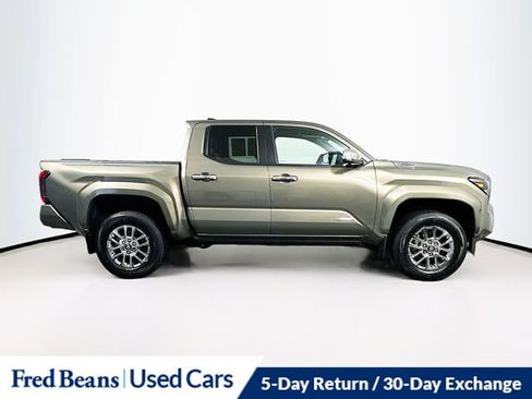 Used 2025 Toyota Tacoma Limited AWD/4WD image 12