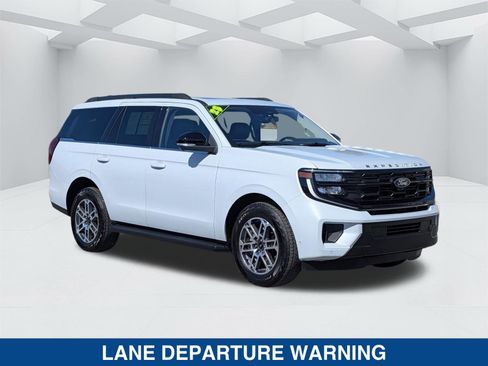 Used 2025 Ford Expedition Active image 2