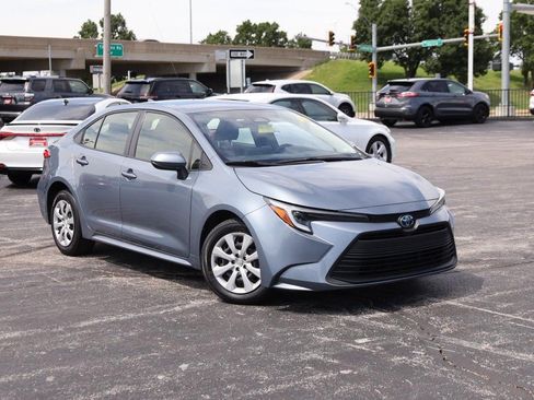Used 2025 Toyota Corolla LE FWD image 2