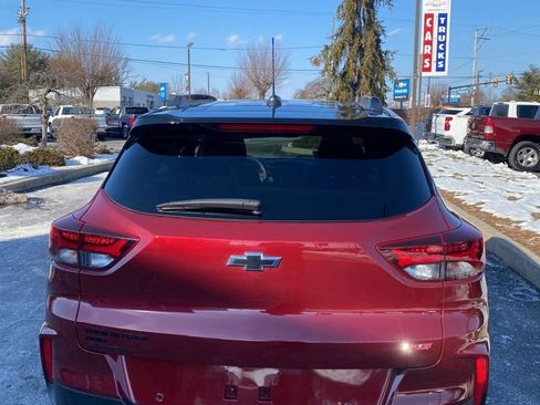 Used 2023 Chevrolet TrailBlazer RS w/ Sun and Liftgate Package image 4