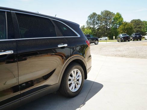 Used 2019 Kia Sorento L FWD image 22
