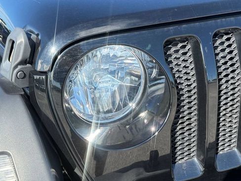 Used 2022 Jeep Wrangler Sport AWD/4WD image 9