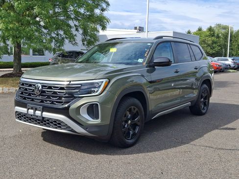 Certified 2024 Volkswagen Atlas Peak Edition SE AWD/4WD image 3