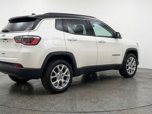 Used 2025 Jeep Compass Limited AWD/4WD image 9