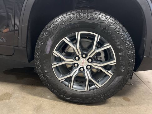 Used 2024 GMC Acadia AT4 w/ Luxury Package AWD/4WD image 8