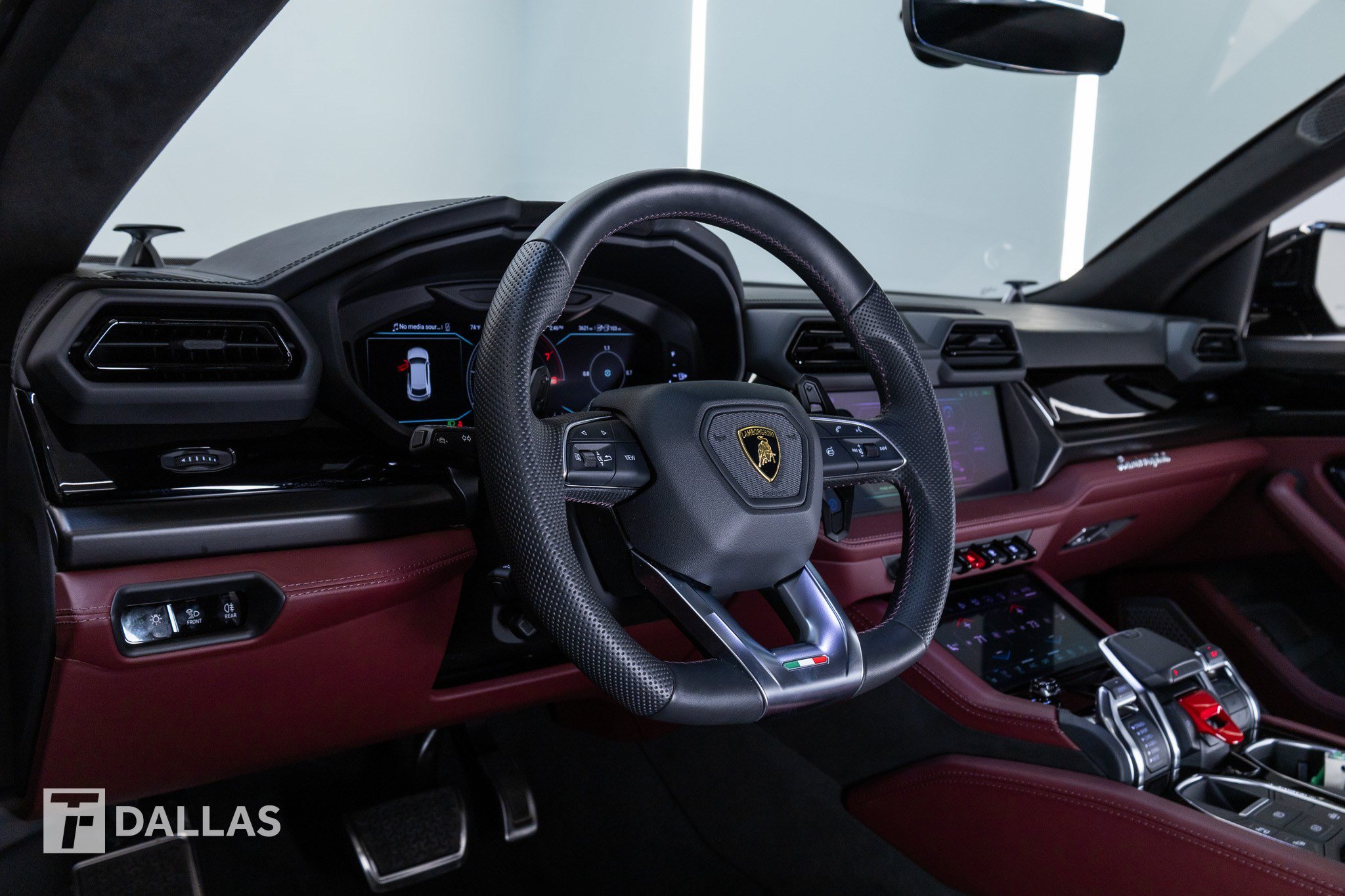 Used 2025 Lamborghini Urus SE AWD/4WD image 26