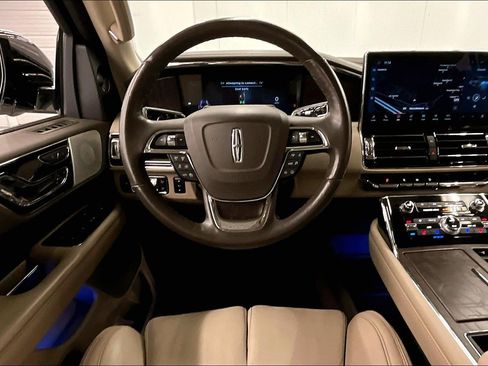 Used 2023 Lincoln Navigator Reserve AWD/4WD image 6