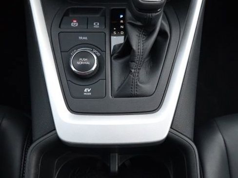 Used 2023 Toyota RAV4 XLE Premium image 19