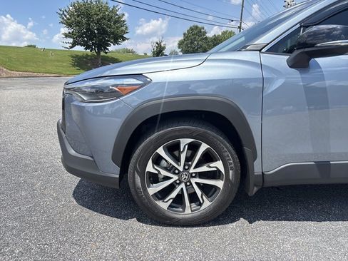 Used 2025 Toyota Corolla Cross XLE w/ Convenience Package FWD image 26