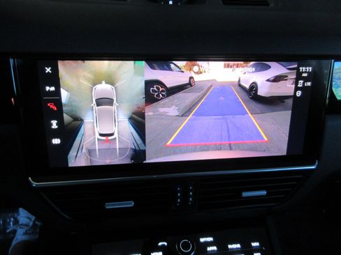 Used 2023 Porsche Cayenne image 70