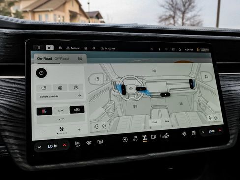 Used 2022 Rivian R1T Adventure image 27