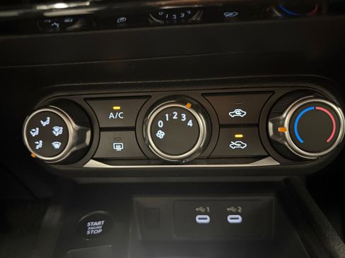 Used 2025 Nissan Kicks SV FWD image 18