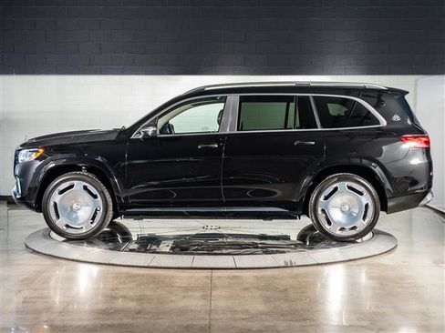 Used 2025 Mercedes-Benz Maybach GLS 600 4MATIC image 2
