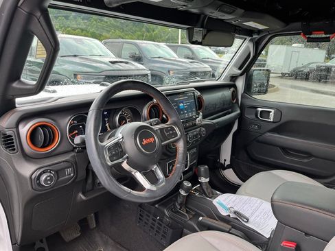 Used 2023 Jeep Gladiator Mojave w/ LED Lighting Group AWD/4WD image 6