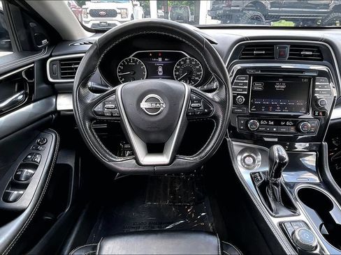 Used 2023 Nissan Maxima SL FWD image 10
