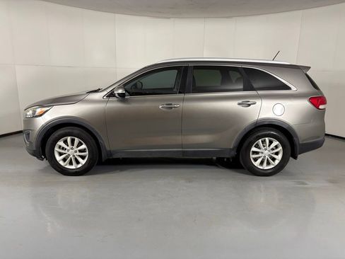 Used 2016 Kia Sorento FWD image 5
