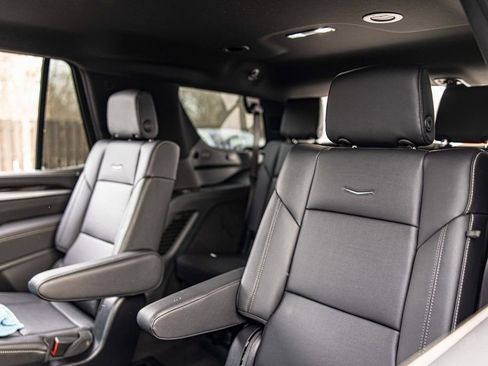 Used 2025 Cadillac Escalade Luxury image 34