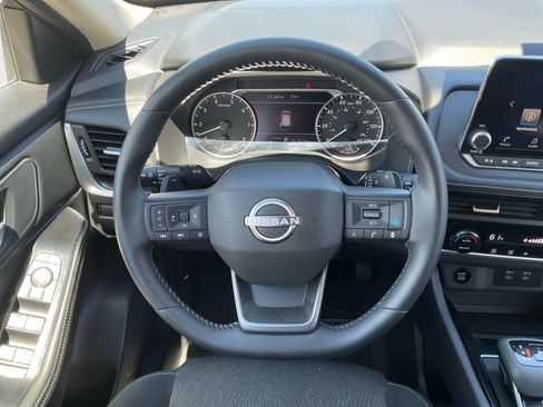 Used 2026 Nissan Rogue SV FWD image 12