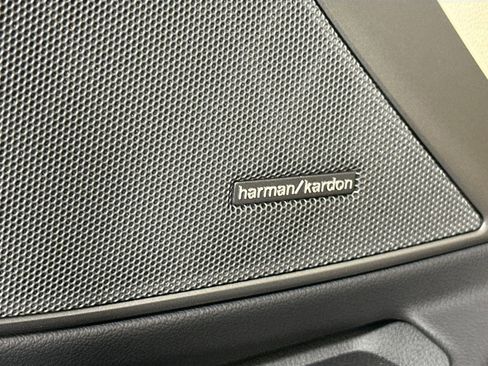 Used 2025 BMW 330i xDrive Sedan w/ M Sport Package image 21