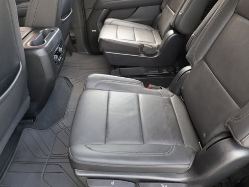 Used 2022 Chevrolet Tahoe Z71 w/ Luxury Package image 23