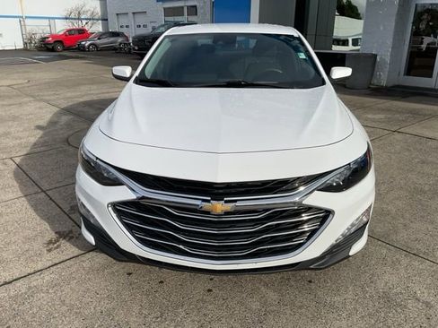 Used 2024 Chevrolet Malibu LT image 3