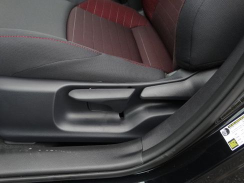 Used 2026 Toyota Corolla SE image 9