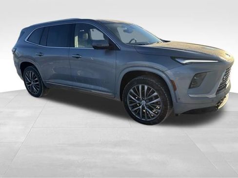 Used 2025 Buick Enclave Avenir w/ Super Cruise Package image 7