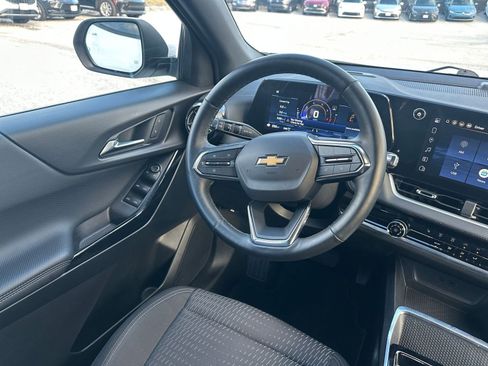 Used 2025 Chevrolet Equinox LT image 33