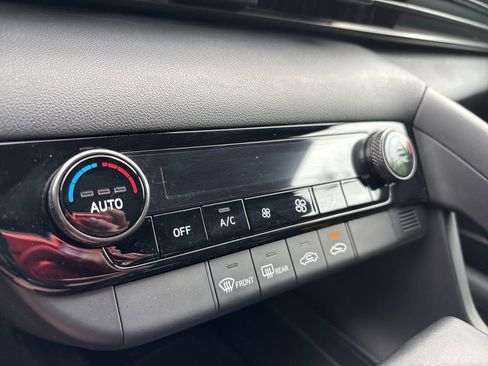 Certified 2025 Hyundai Elantra Sport FWD image 25