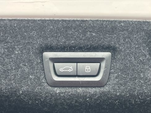 Used 2025 BMW i5 eDrive40i image 28