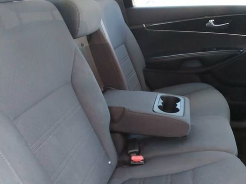 Used 2017 Kia Sorento FWD image 9