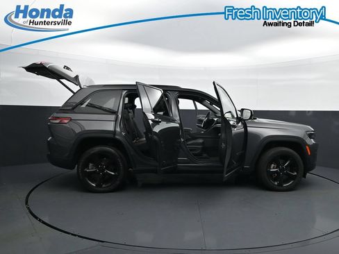 Used 2023 Jeep Grand Cherokee Altitude AWD/4WD image 43