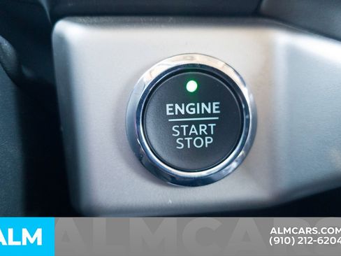 Used 2024 Ford Expedition XLT image 29