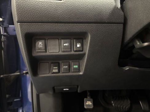 Used 2018 Nissan Rogue SV AWD/4WD image 20