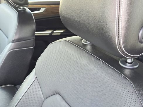 Used 2024 Volkswagen Atlas SE image 16