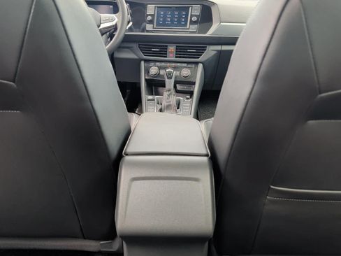 Used 2022 Volkswagen Jetta SE w/ Panoramic Sunroof Package FWD image 31